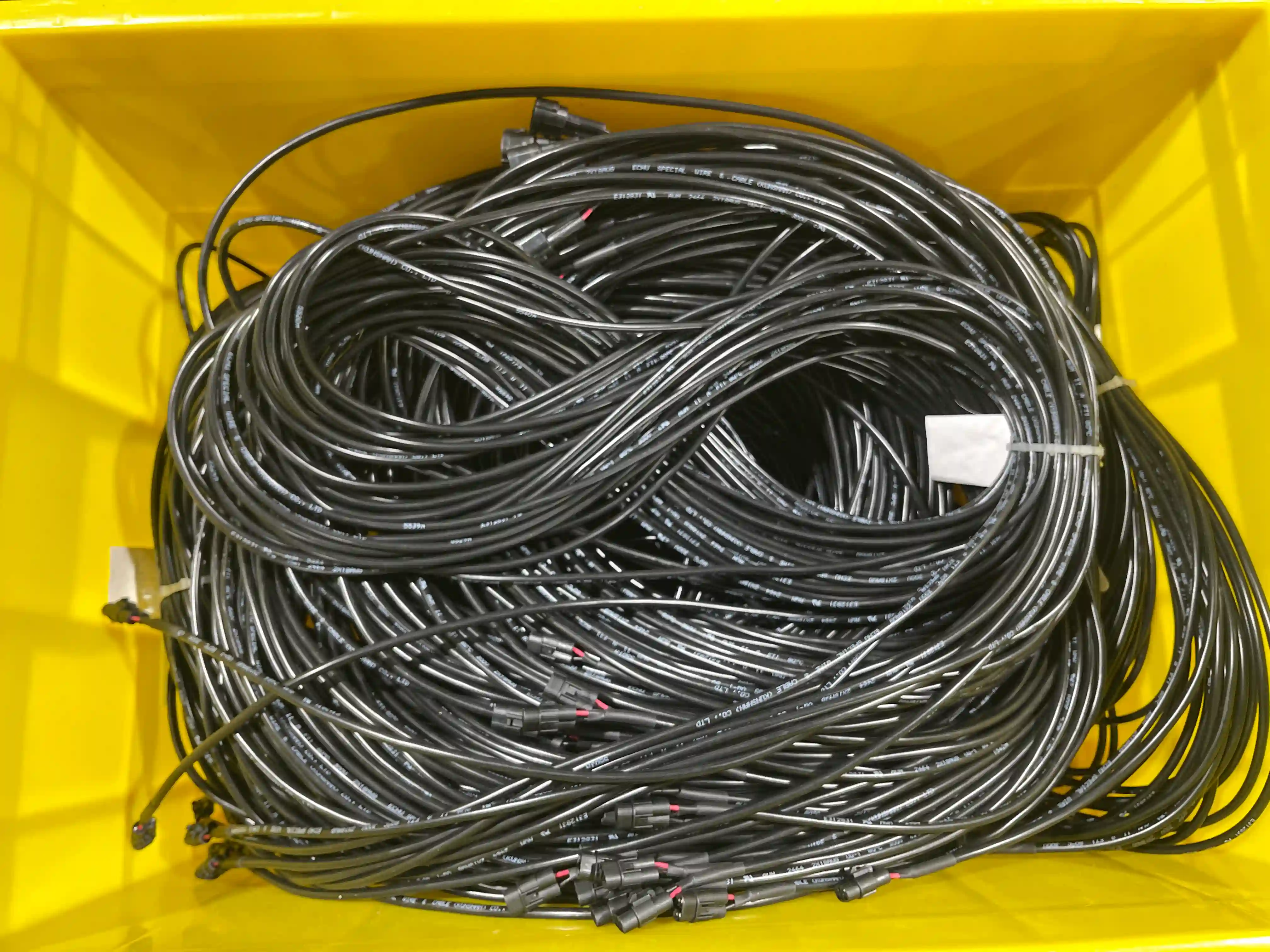 Ensamblaje de cables de batería de alta corriente en línea de producción