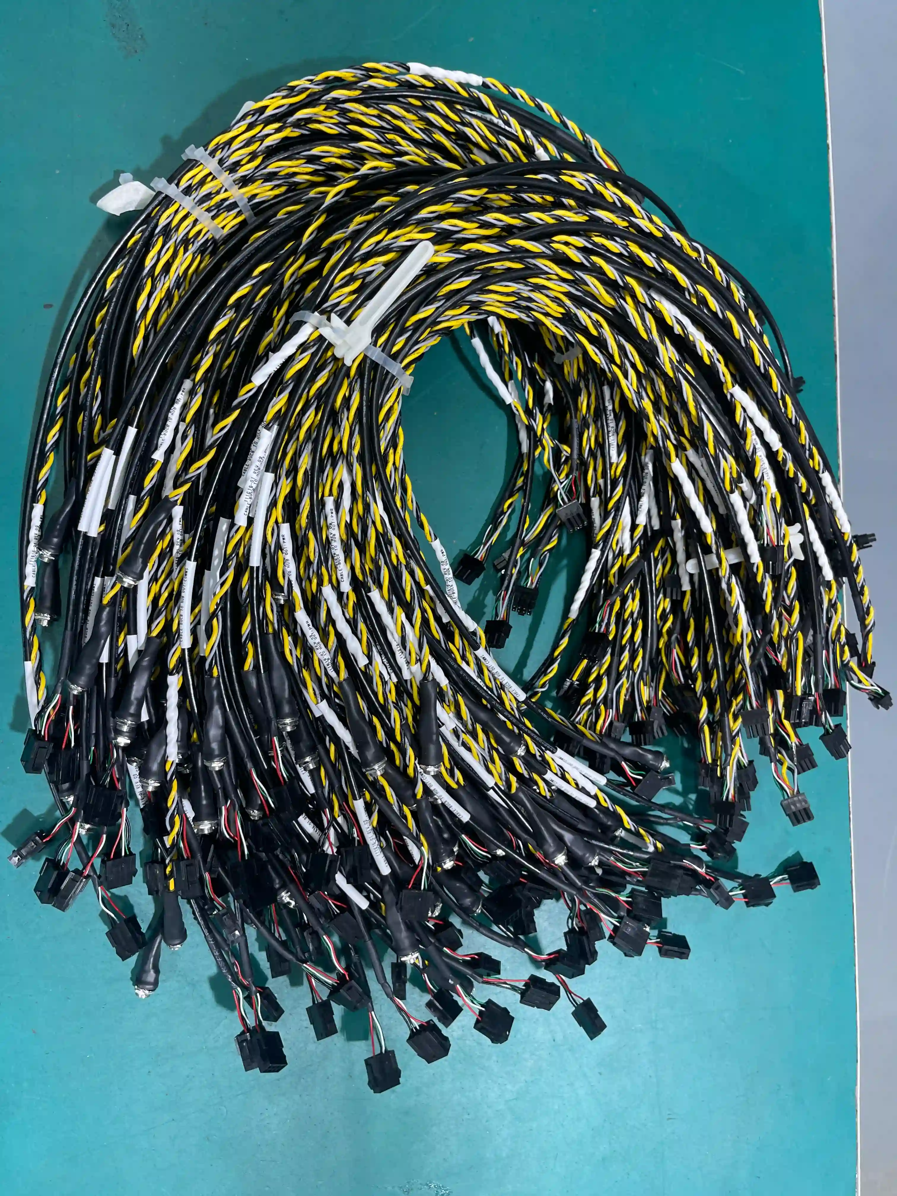 Ensamblaje de cables multi-nucleo para control industrial